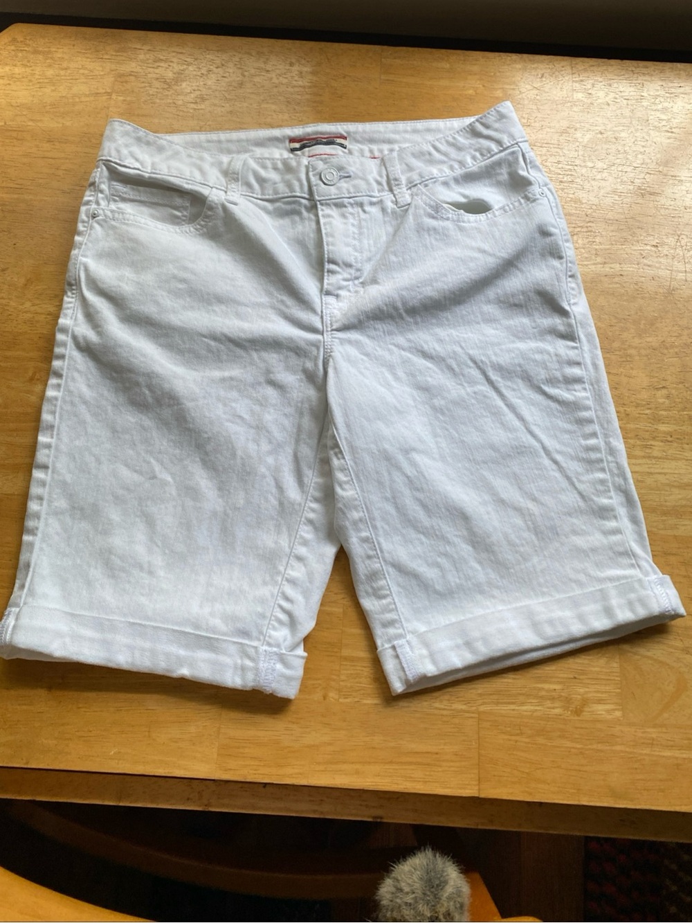 V! Tommy Hilfiger Shorts Womens 6 White Denim Bermuda Stretch Cuffed 5 Pocket in